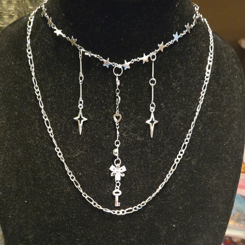 Chic Silver Star and Key Necklace